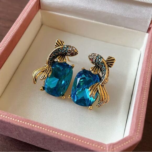 💙 Heidi DAUS Elegant Gold and Blue Swarovski crystal Fish Earrings 💙 - Picture 1 of 7